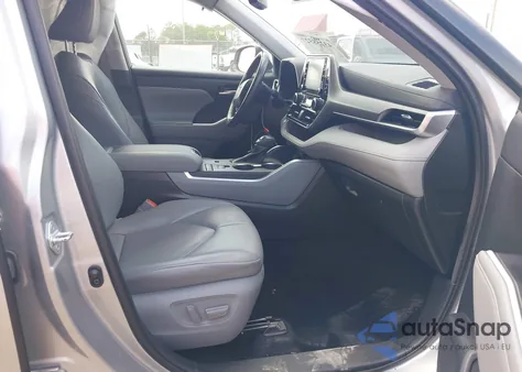 2021 Toyota Highlander Xle z USA, uszkodzony, nr VIN 5TDGZRAH5MS537821